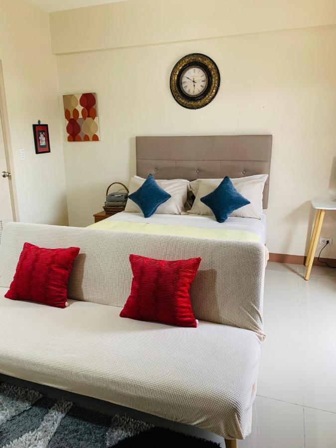 One Palm Tree Villas Condominium - Studio 2Nd Fl With Balcony - Across Terminal 3 Airport Pasay Exterior foto