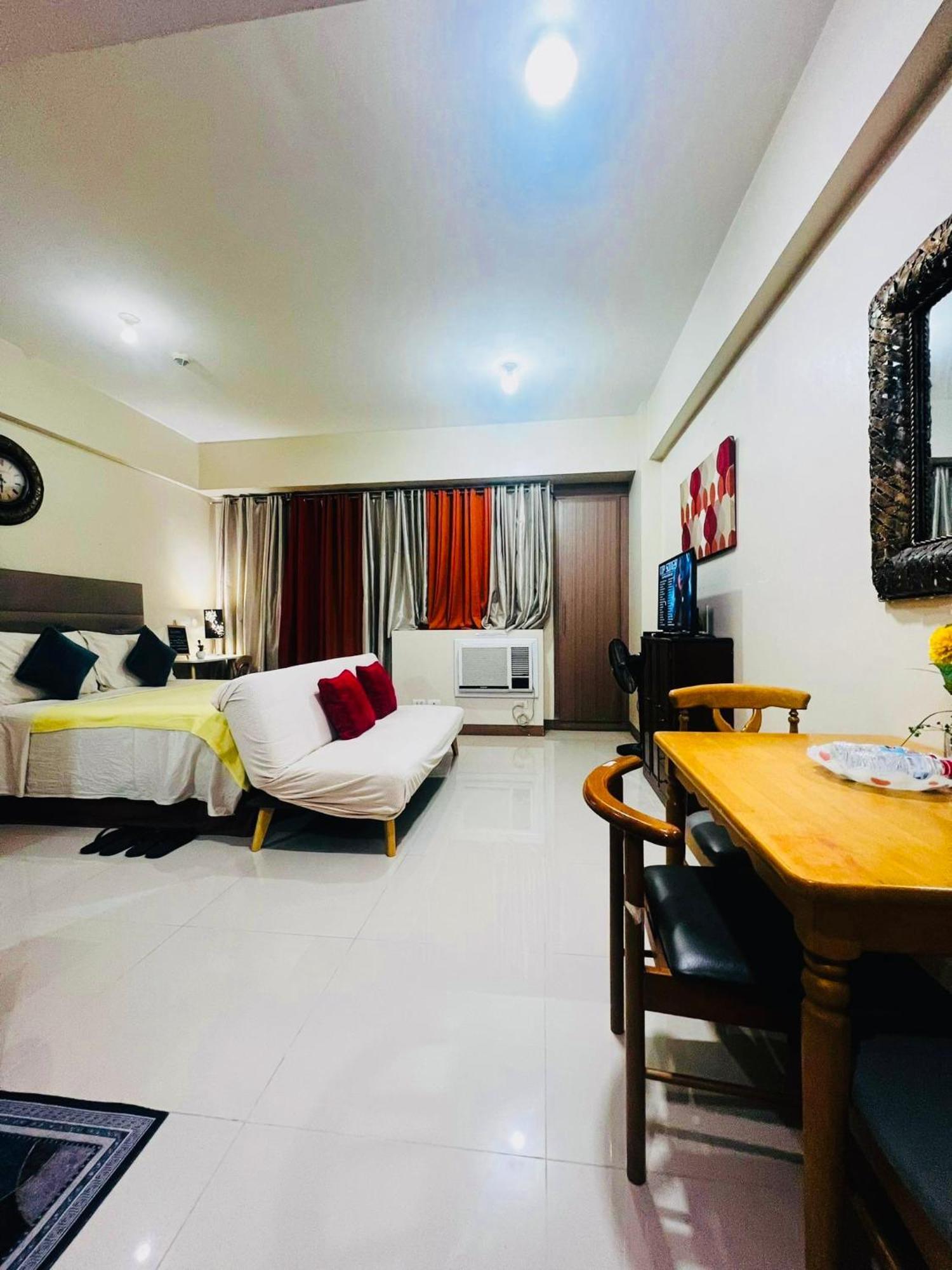 One Palm Tree Villas Condominium - Studio 2Nd Fl With Balcony - Across Terminal 3 Airport Pasay Exterior foto