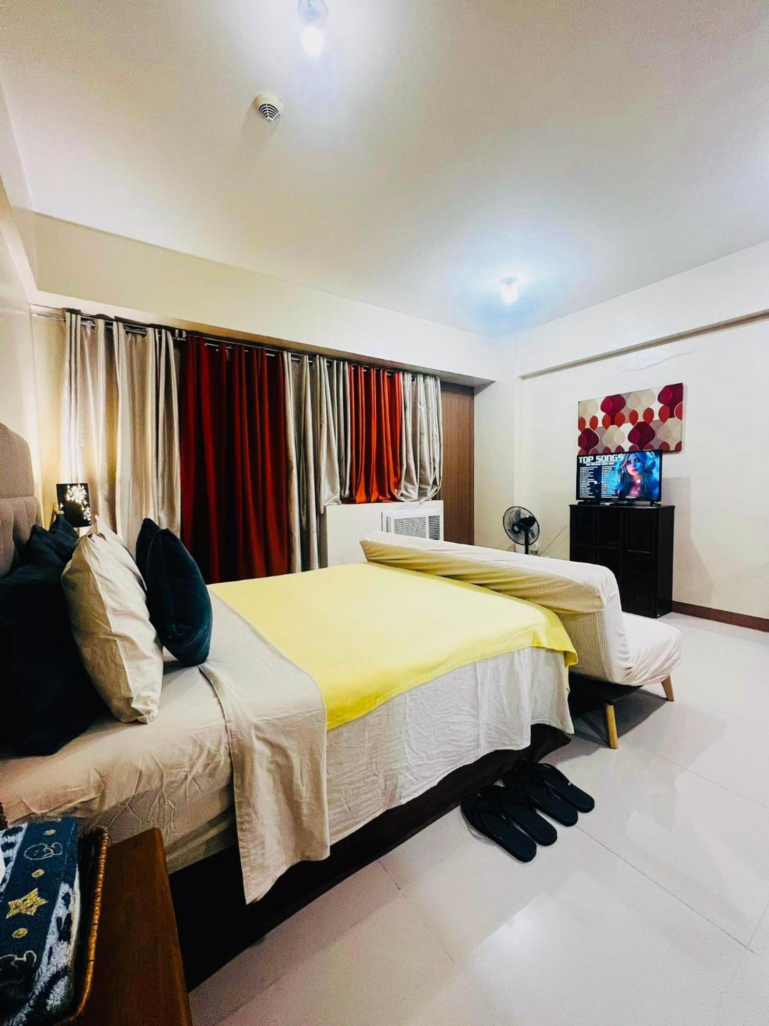 One Palm Tree Villas Condominium - Studio 2Nd Fl With Balcony - Across Terminal 3 Airport Pasay Exterior foto