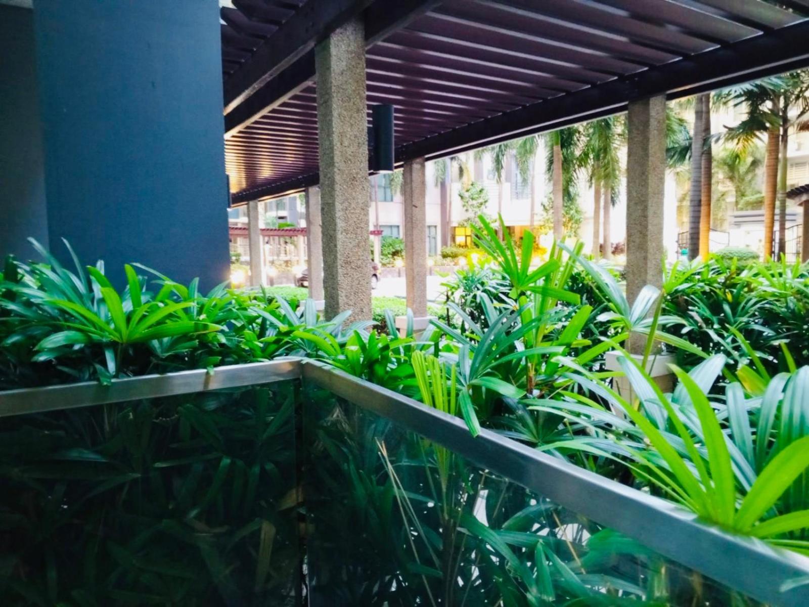 One Palm Tree Villas Condominium - Studio 2Nd Fl With Balcony - Across Terminal 3 Airport Pasay Exterior foto
