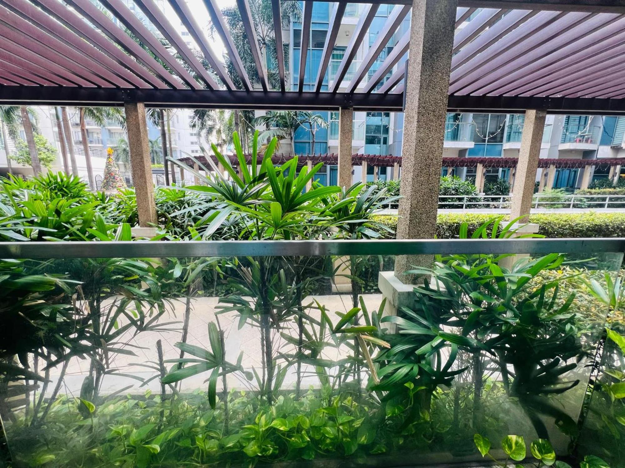 One Palm Tree Villas Condominium - Studio 2Nd Fl With Balcony - Across Terminal 3 Airport Pasay Exterior foto
