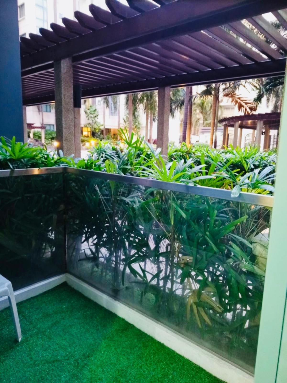 One Palm Tree Villas Condominium - Studio 2Nd Fl With Balcony - Across Terminal 3 Airport Pasay Exterior foto