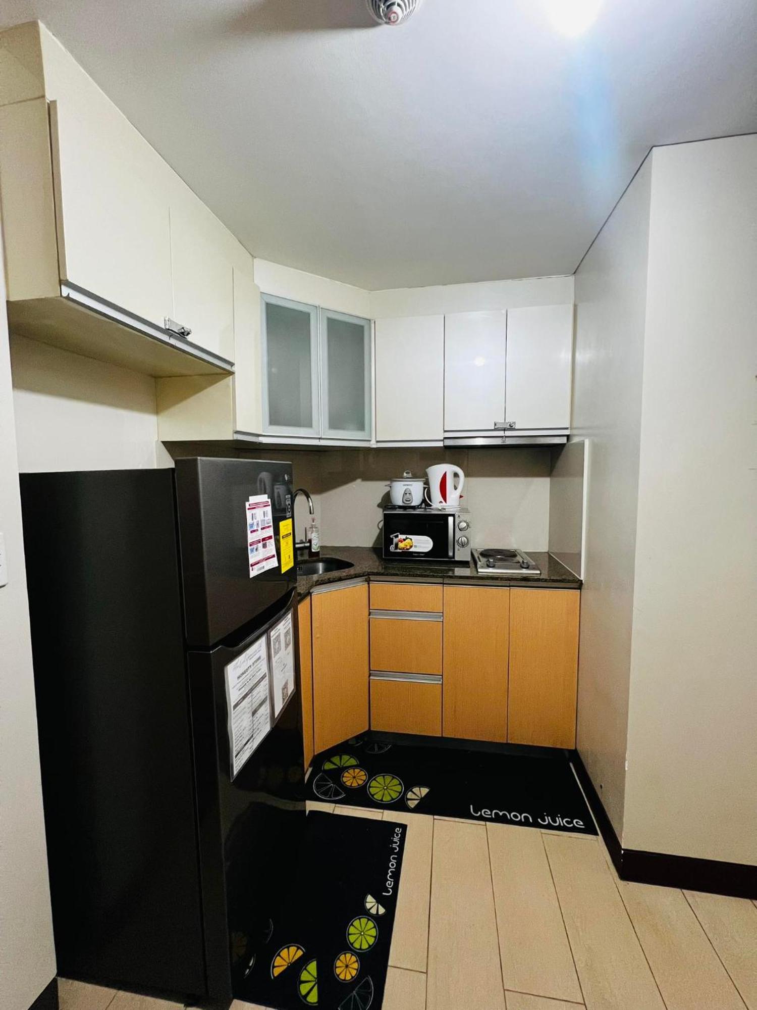 One Palm Tree Villas Condominium - Studio 2Nd Fl With Balcony - Across Terminal 3 Airport Pasay Exterior foto