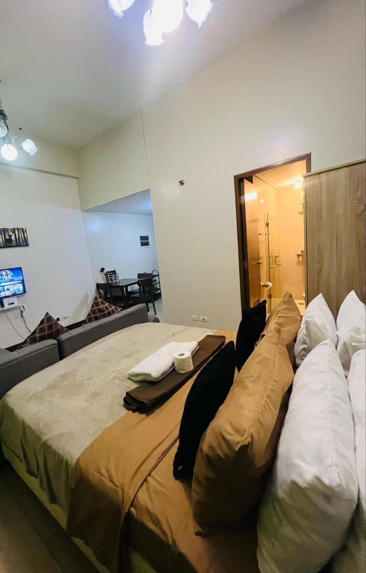 One Palm Tree Villas Condominium - Studio 2Nd Fl With Balcony - Across Terminal 3 Airport Pasay Exterior foto