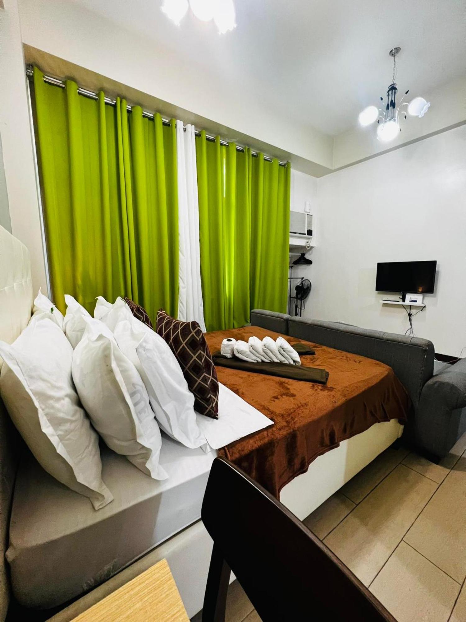 One Palm Tree Villas Condominium - Studio 2Nd Fl With Balcony - Across Terminal 3 Airport Pasay Exterior foto