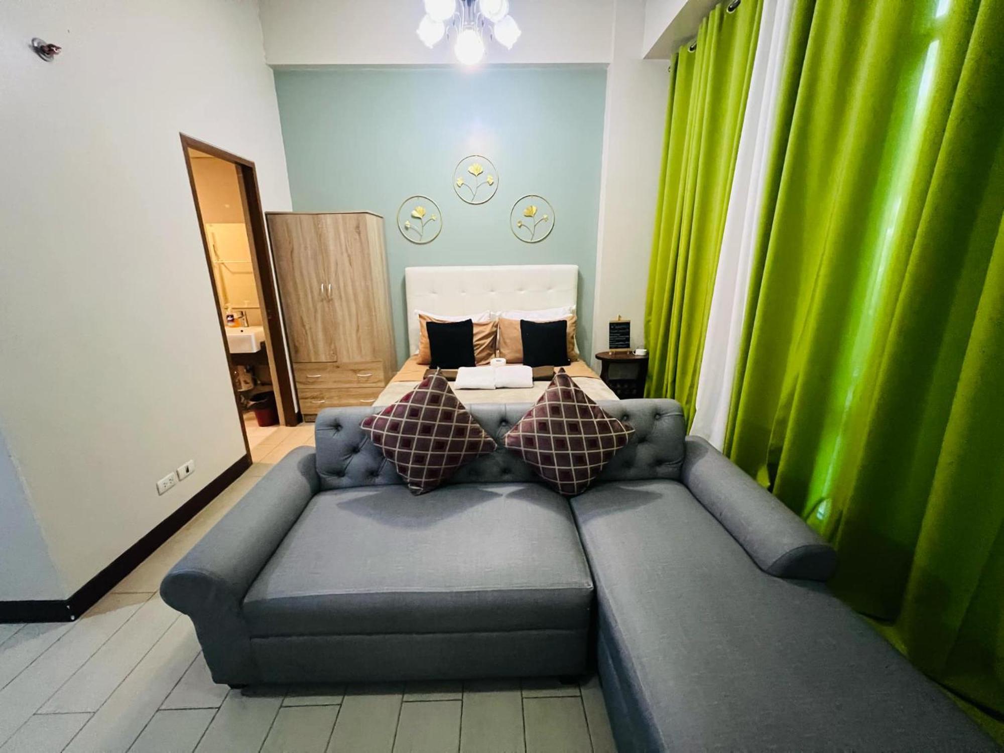 One Palm Tree Villas Condominium - Studio 2Nd Fl With Balcony - Across Terminal 3 Airport Pasay Exterior foto