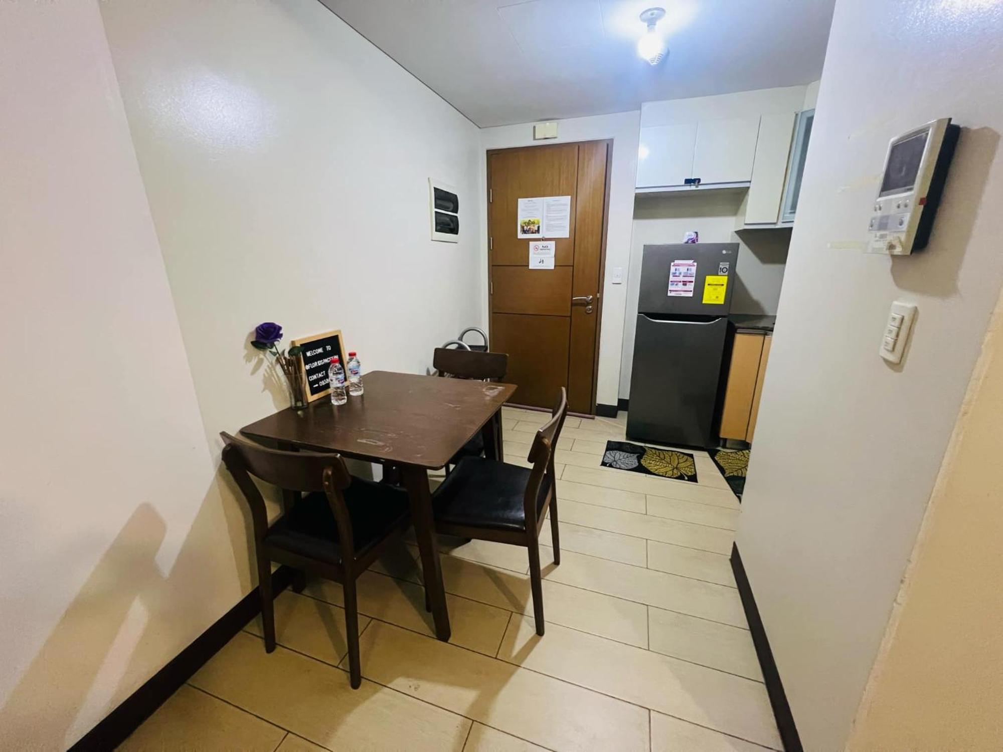 One Palm Tree Villas Condominium - Studio 2Nd Fl With Balcony - Across Terminal 3 Airport Pasay Exterior foto